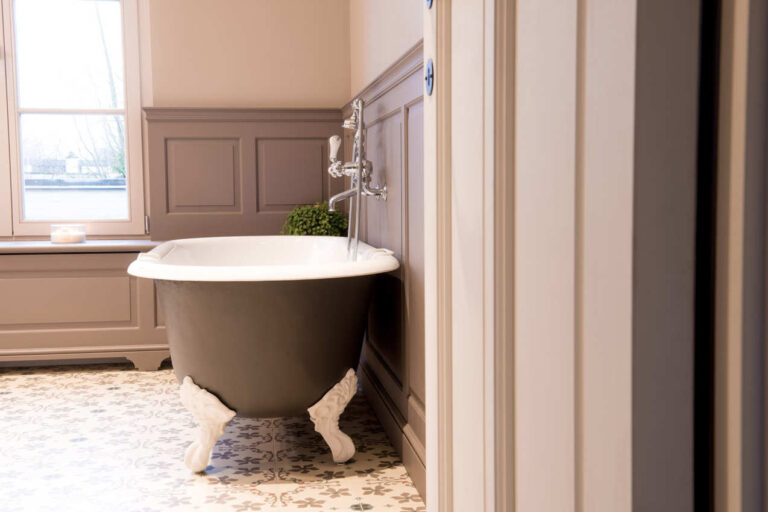 Cast Iron Bathtub Guide What You Should Know Before You Buy Badeloft