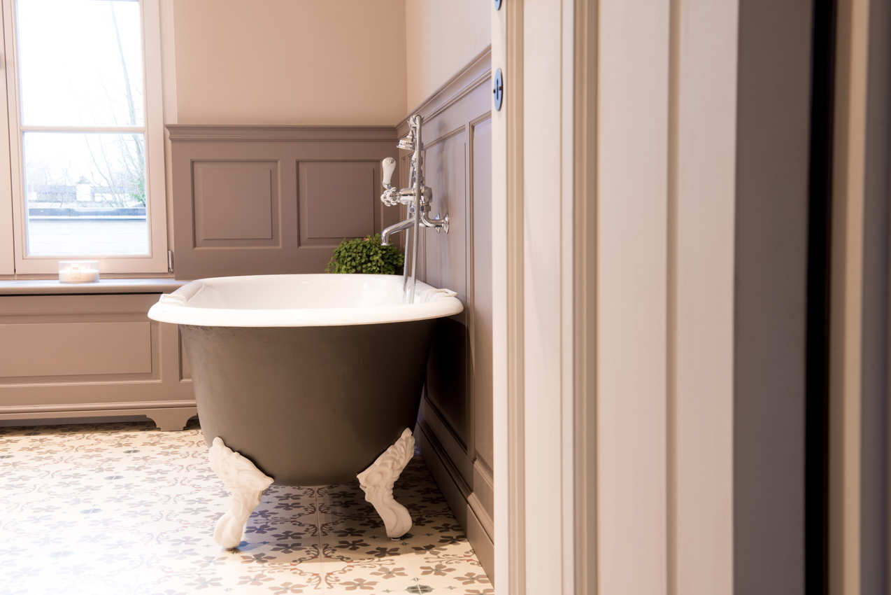 Cast Iron Bathtub Guide What You Should Know Before You Buy Badeloft