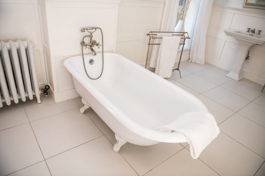 How Long Should Your Bathtub Last After, Bathtub Refinishing Seattle Cost