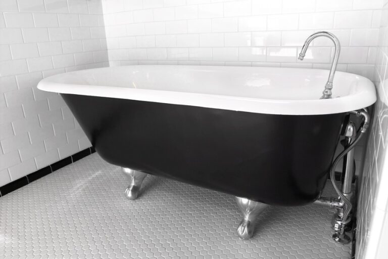 What is a Clawfoot Tub? 2022 Guide to Clawfoot Tubs Badeloft
