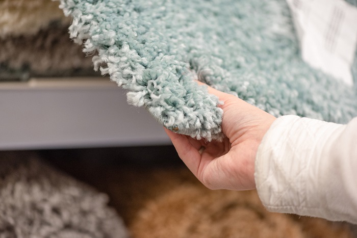 How Should You Size Your Bathroom Rug?