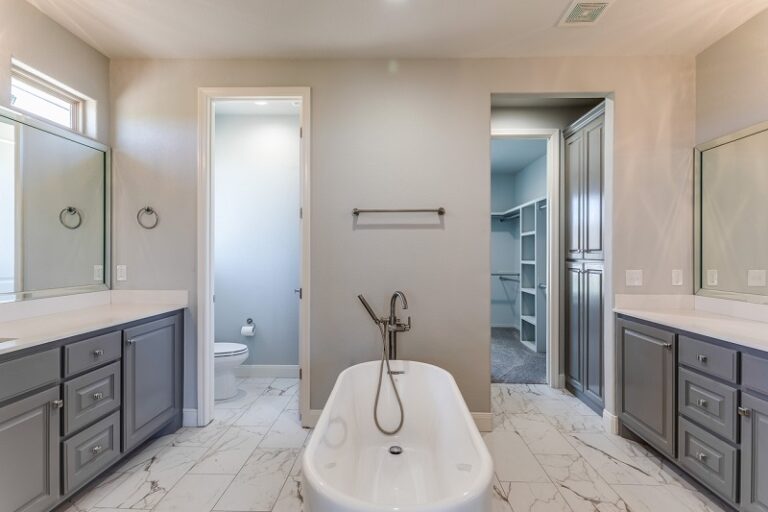 Do you need a bathtub in the master bathroom? Badeloft