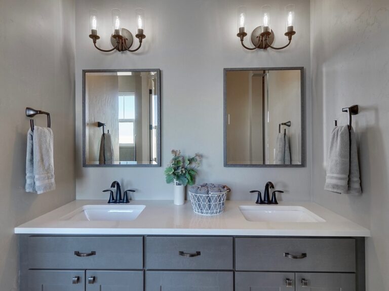 Are Large Bathroom Mirrors In Style? Badeloft