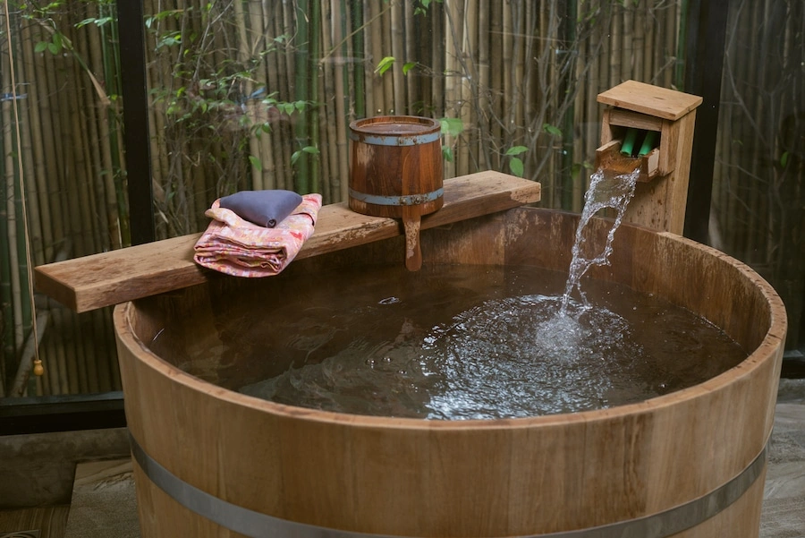 what is an ofuro bathtub.