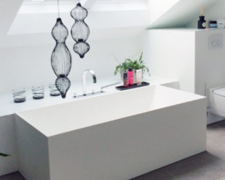 Badeloft-Freestanding-Bathtub-BW-06-matte-0993-475x284-1.jpg