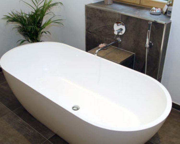 Bathtub-BW-02-XL-glaenzend-0994-475x284-1.jpg