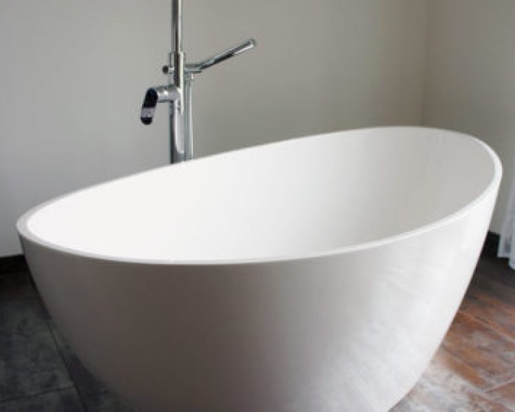 Bathtub-BW-03-L-glaenzend-0999-475x284-1.jpg