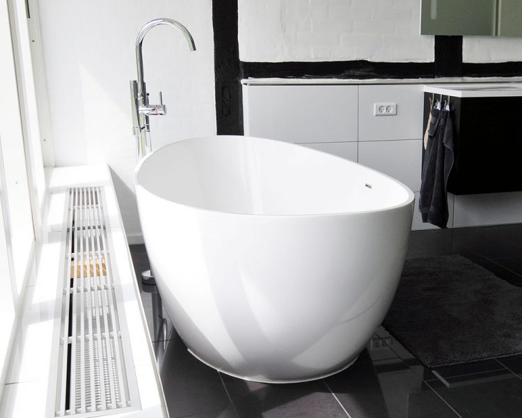 BW-03-XL glossy freestanding tub