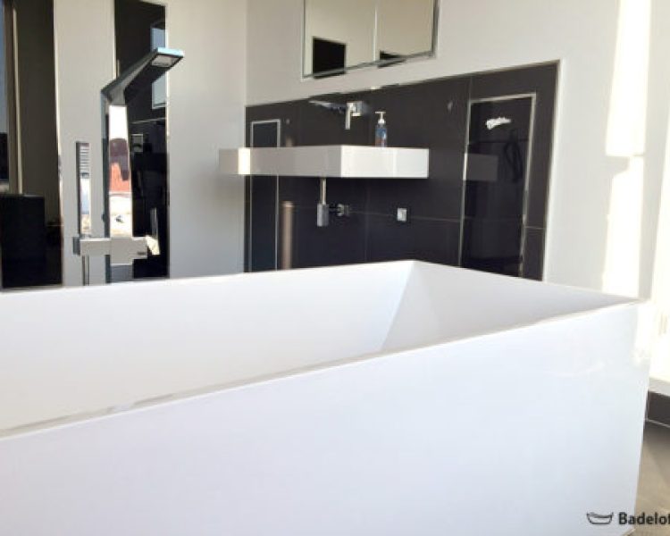 Bathtub-BW-06-XL-glaenzend-0998-475x360-1.jpg