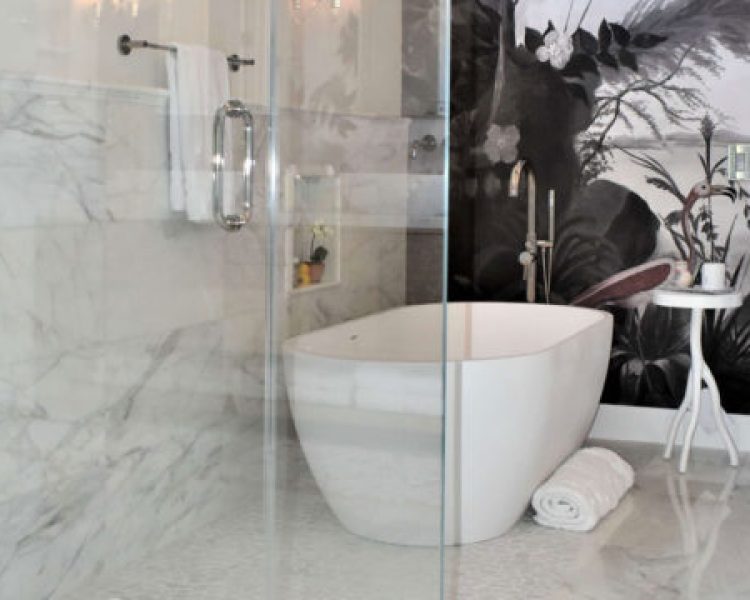 Freestanding-BathTubBW-02_435-475x360-1.jpg