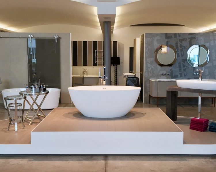 showroom with badeloft bathtub
