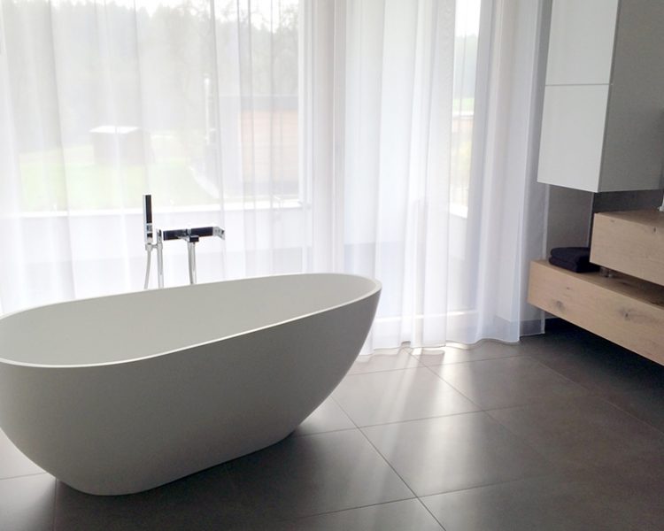 freestanding bathtub with chrome freestanding faucet